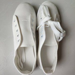 Canvas sneakers with flat soles